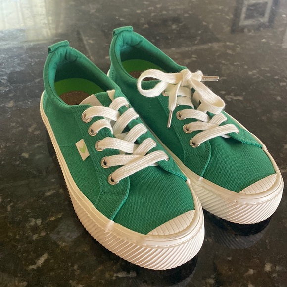 Cariuma Oca Low Green like new - Picture 1 of 8